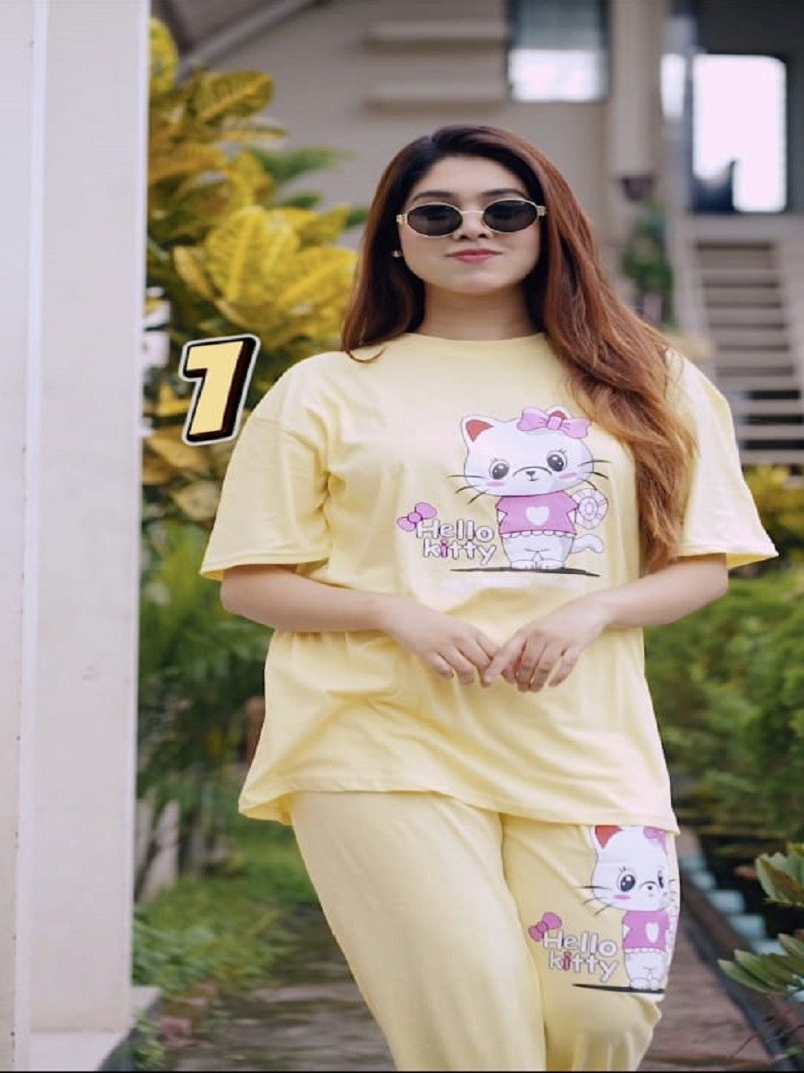 প্রিমিয়াম সফট কটন কর সেট – স্টাইলিশ ও আরামদায়ক টি-শার্ট ও প্যান্ট কালেকশন